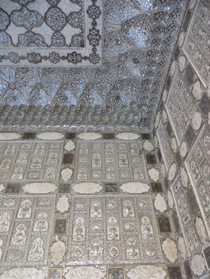 die Muster teilweise aus kleinen Spiegeltesserae