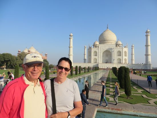 Shah Jahans Lieblingsfrau Mumtaz Mahal starb 1631, er baute in der Zeit von 1631 - 1648/53 das Grabmal und seine Frau wurde dort beigesetzt.