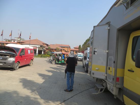 wir werden von den Tuk-Tuks abgeholt