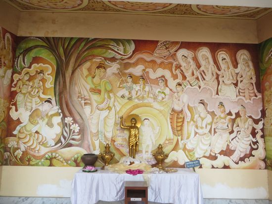 In dem Tempel waren Malereien über das Leben von Buddha.
