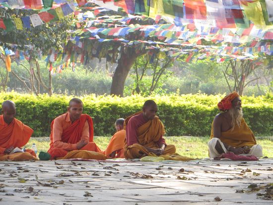 Mönche beim Meditieren