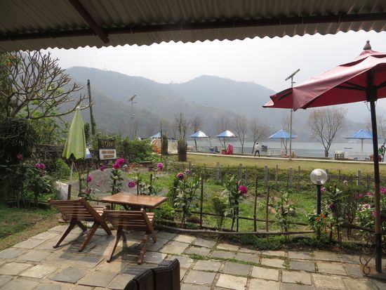 am Pokhara See im Restaurant
