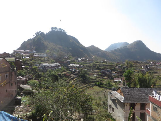 die umliegenden, niedrigen Berge