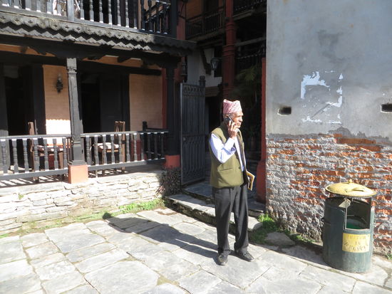 Trotz aller Tradition, das Handy ist                                                                                       immer dabei