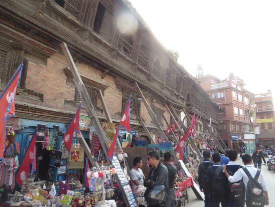 abgestützte Häuser, dieMneschen leben trotzdem darin