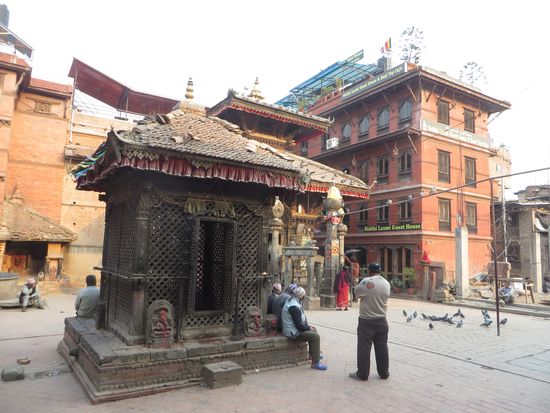 ein kleiner Schrein für eine Gottheit