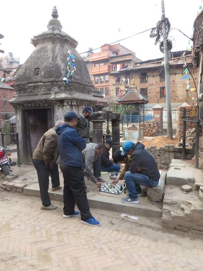 Bei unserem Streifzug durch die Altstadt fanden wir auch diese alten Männer, die Schach spielten.