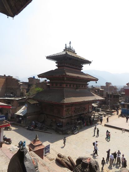 Und blicken hinunter auf den Tempel