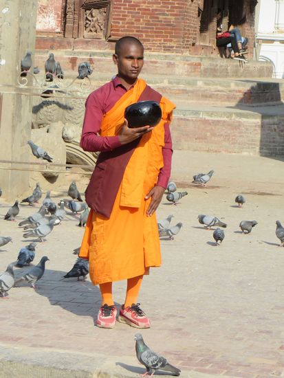 Der Mönch bettelt um Essen