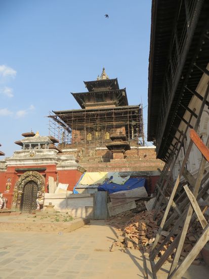 ein kleiner Tempel in Restauration
