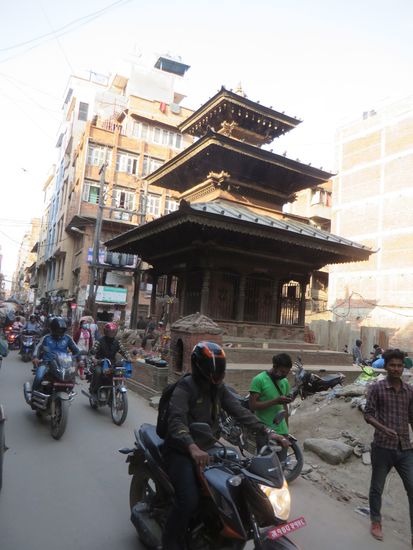 Und auch viele Motorräder und Mopeds machen das auch.