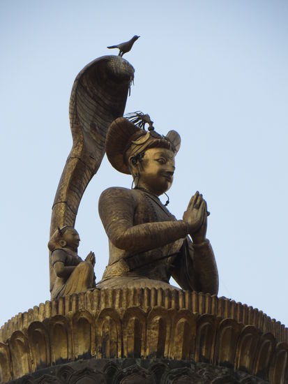 Der Gott bewacht von der Kobra und dem Vogel