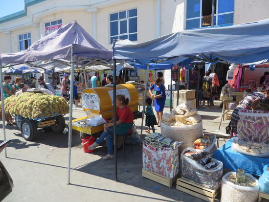 Dann gings auf den Basar, wo wir uns mit Obst und Gemüse eingedeckt haben.