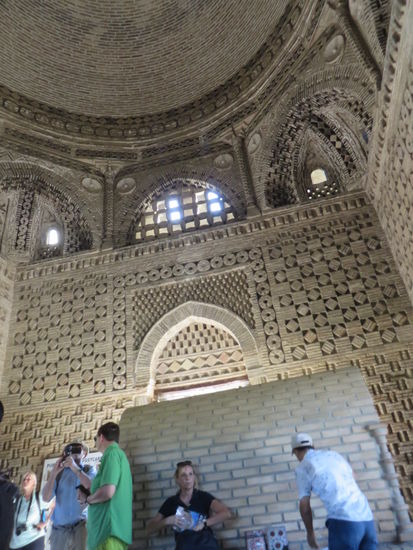 Im Innern ist es auch mit den verschiedensten Mustern aus Steinen gebaut, mit vielen Durchlüftungen, so daß im Grabmal schön kühl war. Der Sarkophag ist auch noch vorhanden. 
Im Innern ist es auch mit den verschiedensten Mustern aus Steinen gebaut, mit vielen Durchlüftungen, so daß im Grabmal schön kühl war. Der Sarkophag ist auch noch vorhanden. 
Im Innern ist es auch mit den verschiedensten Mustern aus Steinen gebaut, mit vielen Durchlüftungen, so daß im Grabmal schön kühl war. Der Sarkophag ist auch noch vorhanden. 
Im Innern ist es auch mit den verschiedensten Mustern aus Steinen gebaut, mit vielen Durchlüftungen, so daß im Grabmal schön kühl war. Der Sarkophag ist auch noch vorhanden.