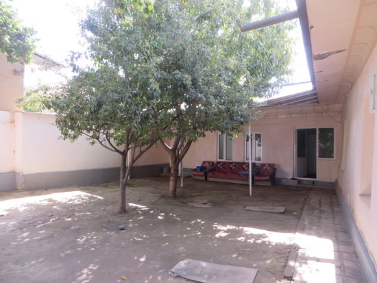 Die Hausfrau erzählte von ihren Kindern, eines studierte in Schweden, und sie wirkte sehr zufrieden mit ihrem Leben hier in diesem Haus.