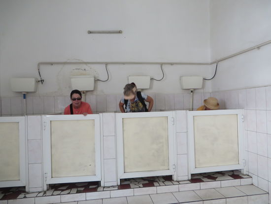 Zwischendurch mußten wir mal das stille Örtchen aufsuchen, so sieht das aus, dann muß man sich konzentrieren um genau zu zielen.