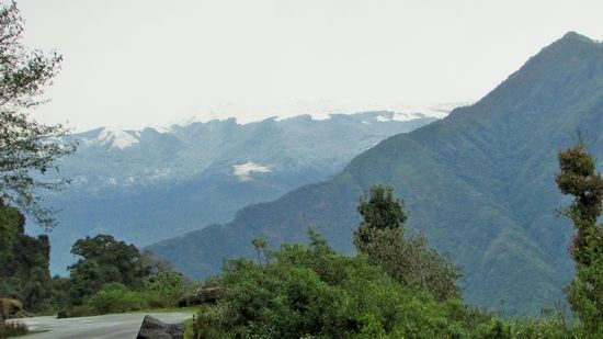 Es begrüßen uns die schneebedeckten Berge.