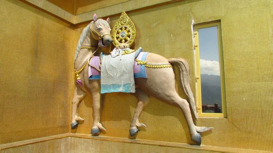 Verzierung am Sockel - Pferd