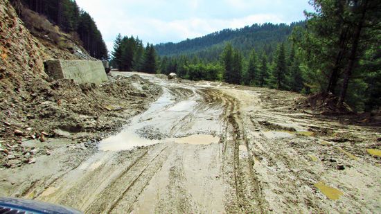 Wir kommen wieder auf eine Höhe von 3.442 m und die Straße ist weiter schlecht.