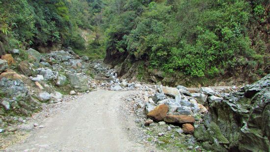 Aber bevor dorthin kommen, müssen wir noch diese Kurve bewältigen.