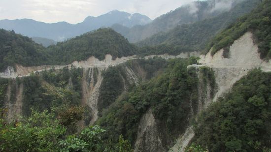 Und immer wieder die Vorausschau auf die Straße. Es nimmt kein Ende.