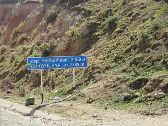 Der erste Pass ist nur 2.189 m hoch, und er ist sehr gut zu fahren.