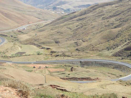 Die gut ausgebaute Passstraße