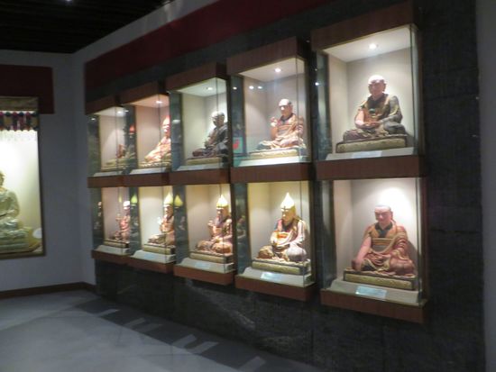 In einem anderen Raum waren die Medizin-Buddhas ausgestellt.