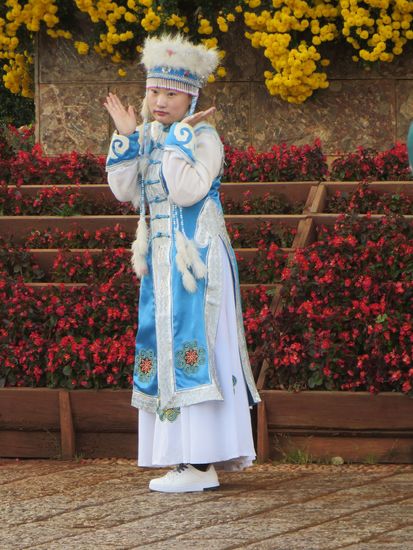 und eine weitere Tracht