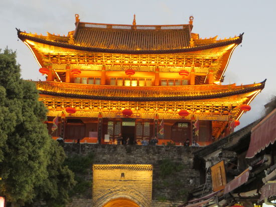 das bleuchtete Stadttor