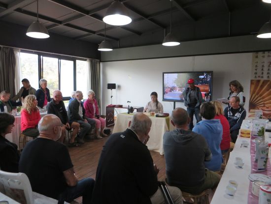 Teeverköstigung mit Teezeremonie