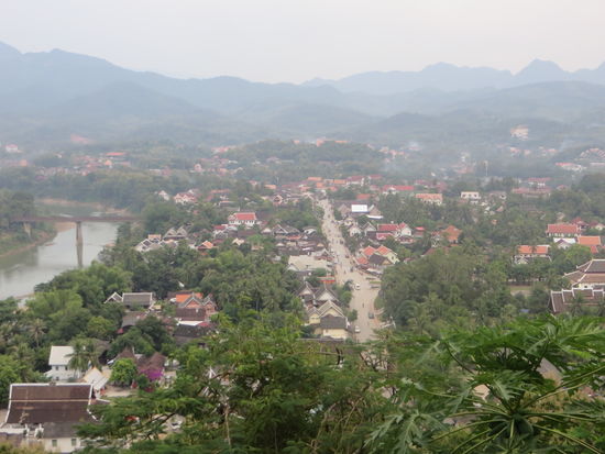 Achim ist dann noch auf einen kleinen Berg gestiegen, um sich die Stadt von oben anzusehen. Derweil ich im Café eine heiße Schokoladen genossen habe.