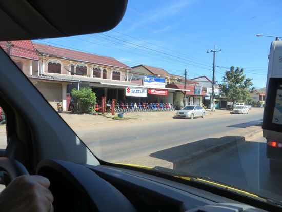 Hier gibt es Mopeds zukaufen. Es sind ja schon zig-tausende unterwegs, die nerven.
Hier gibt es Mopeds zukaufen. Es sind ja schon zig-tausende unterwegs, die nerven.