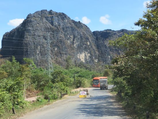Es geht jetzt weiter zu der Höhle