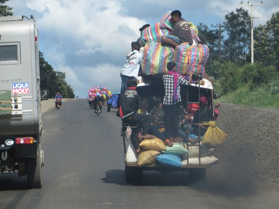 vollgeladenes Tuk-Tuk