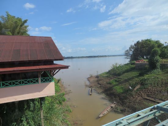 kleine 
kleine Fischerboote am Mekong