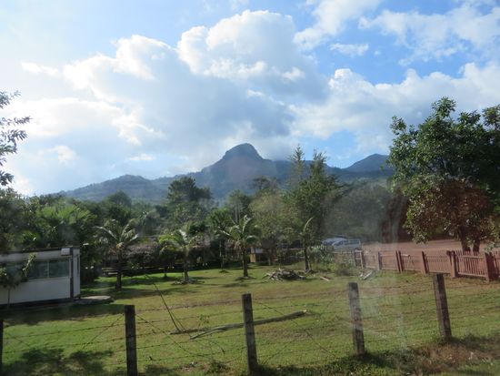 Am Fuße dieses Berges lag der Tempel, ein Vorläufer des Angkor Wat Tempels.
