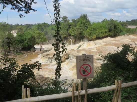 der Mekong lärmt so,daß man ein eigenes Wort nicht versteht