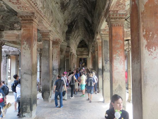 Der Andrang war groß und die Touris drängelten sich durch die Flure des Tempels, wir auch
