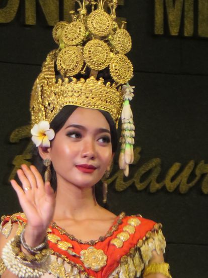 die hübsche Tempeltänzerin