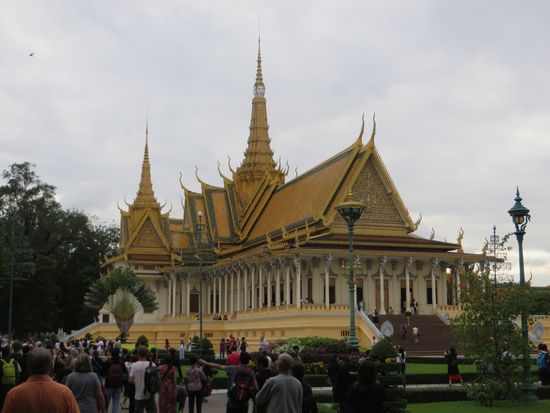 Viele Touristen strömten in die Palastanlage.
