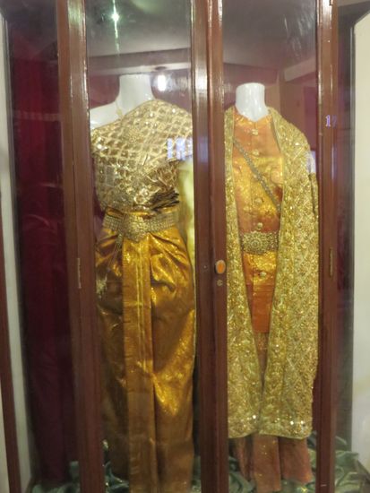 Goldene Gewänder des Königs und der Königin