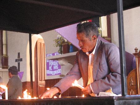 In einer Kirche in Momostenango