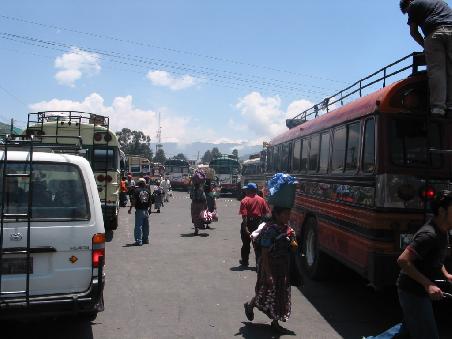 Bus-Terminal "Minerva".
Das und der grosse Markt nebenan hat sich zu meinem Lieblingsviertel in Xela entwickelt.