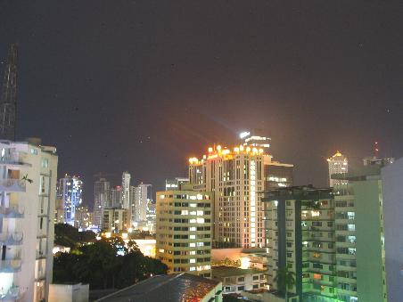 is nachts, nae? ja.
-Blick vom Balkon des Hostels