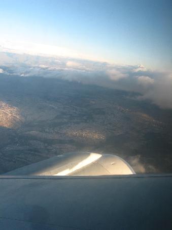Quito mit Vulkan Cotopaxi im Hintergrund - wenn man genau hinschaut..