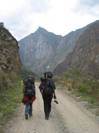 Toni und Steffi ufm Weg nach Aguas Calientes, von wo es um 5.30 Uhr mit dem Bus zu der Stadt MP(MilitaerPolizei) geht.