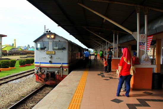 Mit nur etwa 10min. Verspätung kommt er bereits!