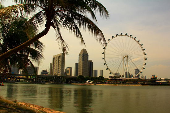 Blick auf den Singapore Flyer (Riesenrad)