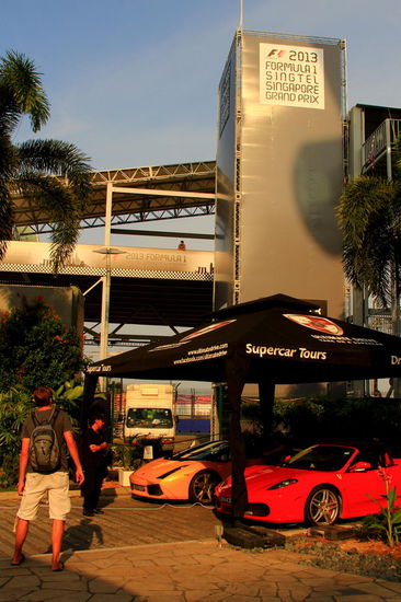 Dahinter befindet sich jeweils der Start der Formel1